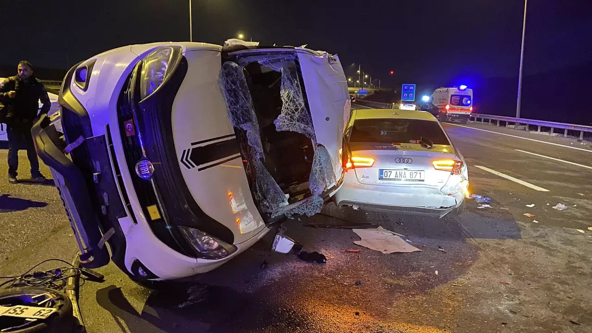 Kuzey Marmara Otoyolu'nda 3 araç çarpıştı: 2 ağır, 9 kişi yaralandı.