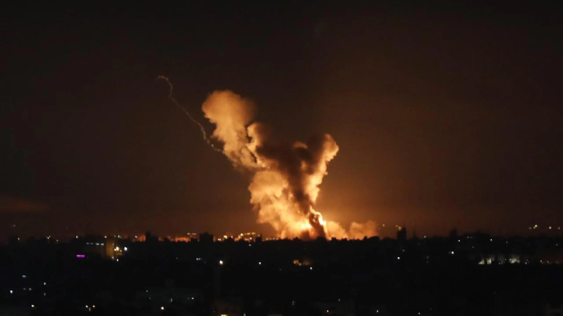 İsrail bu kez Gazze'de camiye saldırdı