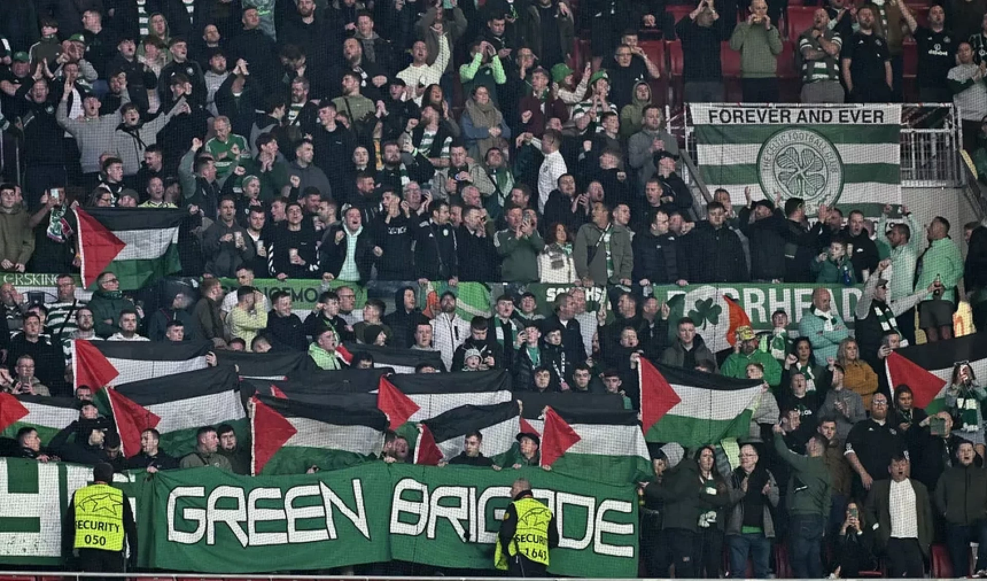 Celtic taraftarları, dev maçta Filistin'e olan desteklerini tekrar gösterdi