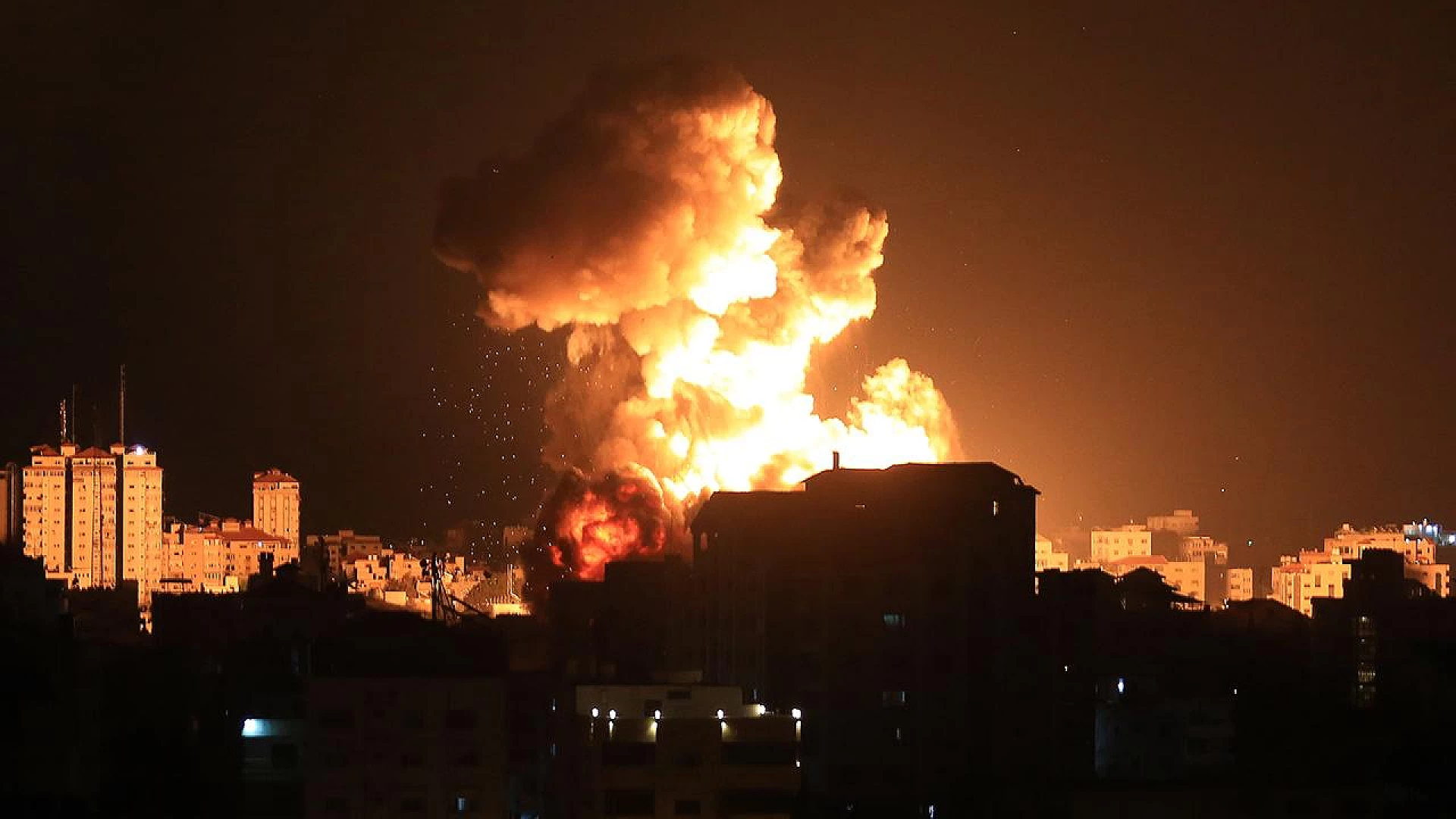 İsrail savaş uçakları Gazze'ye saldırdı: 44 kişi öldürüldü