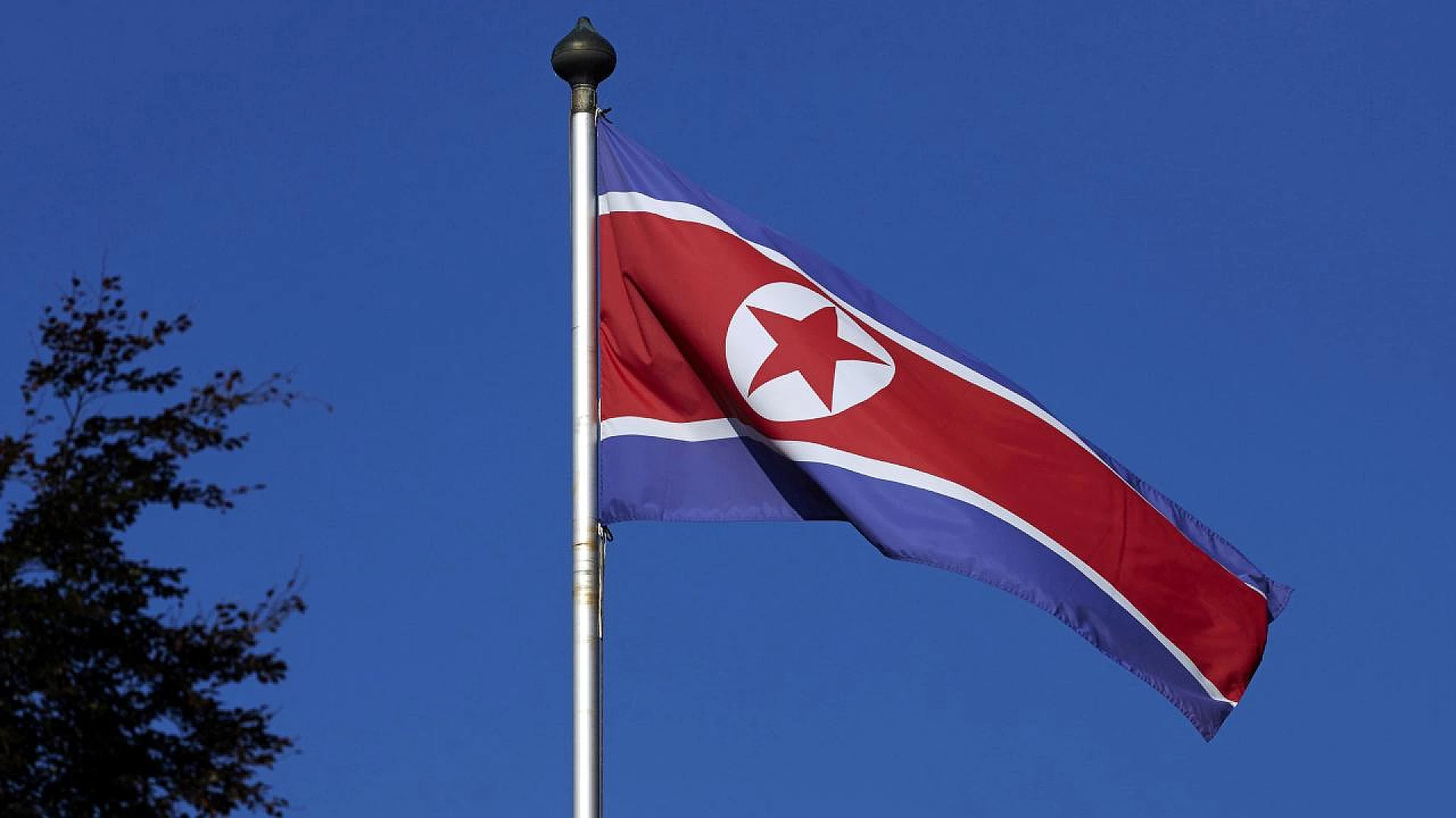 Kuzey Kore 2 elçiliğini daha kapattı