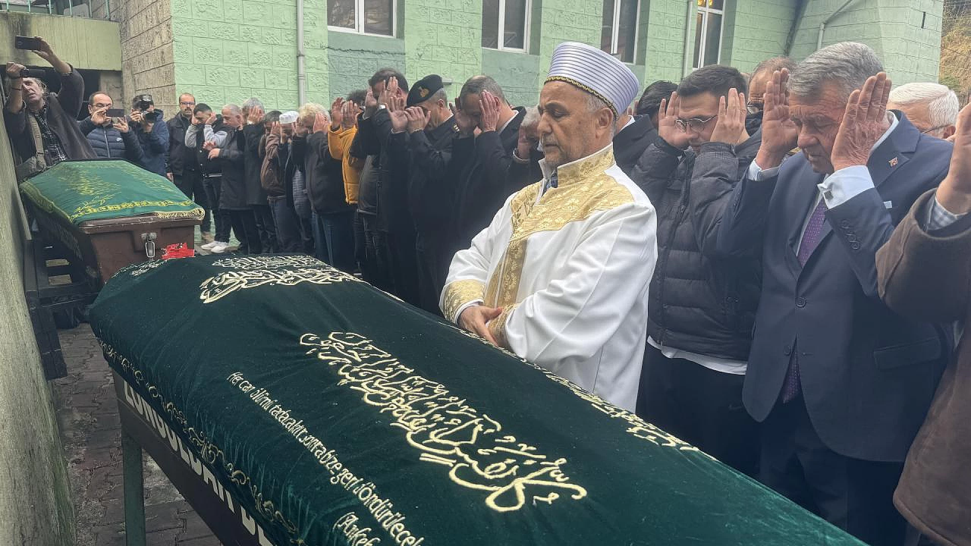 Zonguldak'ta göçük altında kalan anne ve oğlunun cenazeleri defnedildi