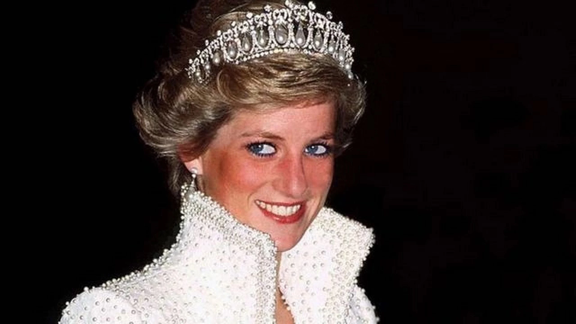 Prenses Diana'nın elbisesi açık artırmada 900 bin sterline satıldı