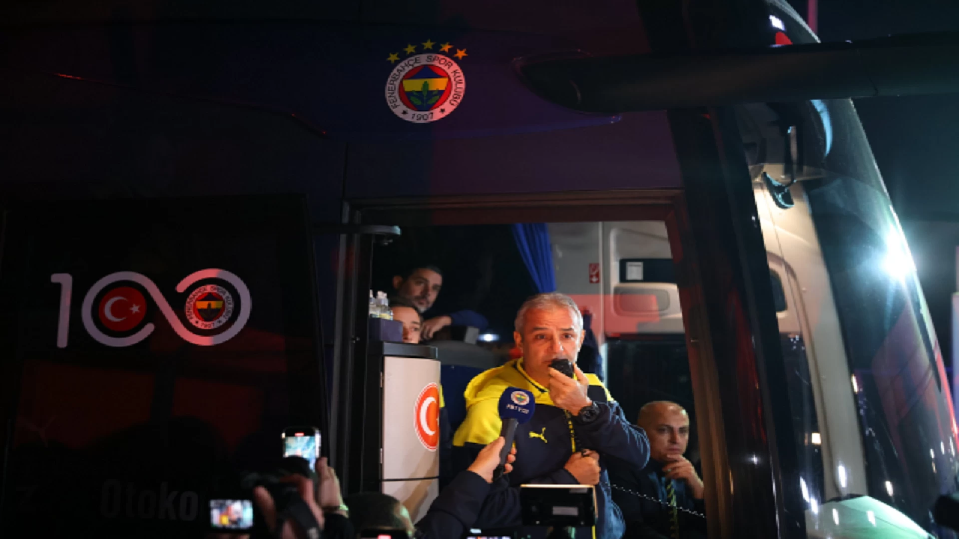 Galatasaray ve Fenerbahçe yurda döndü