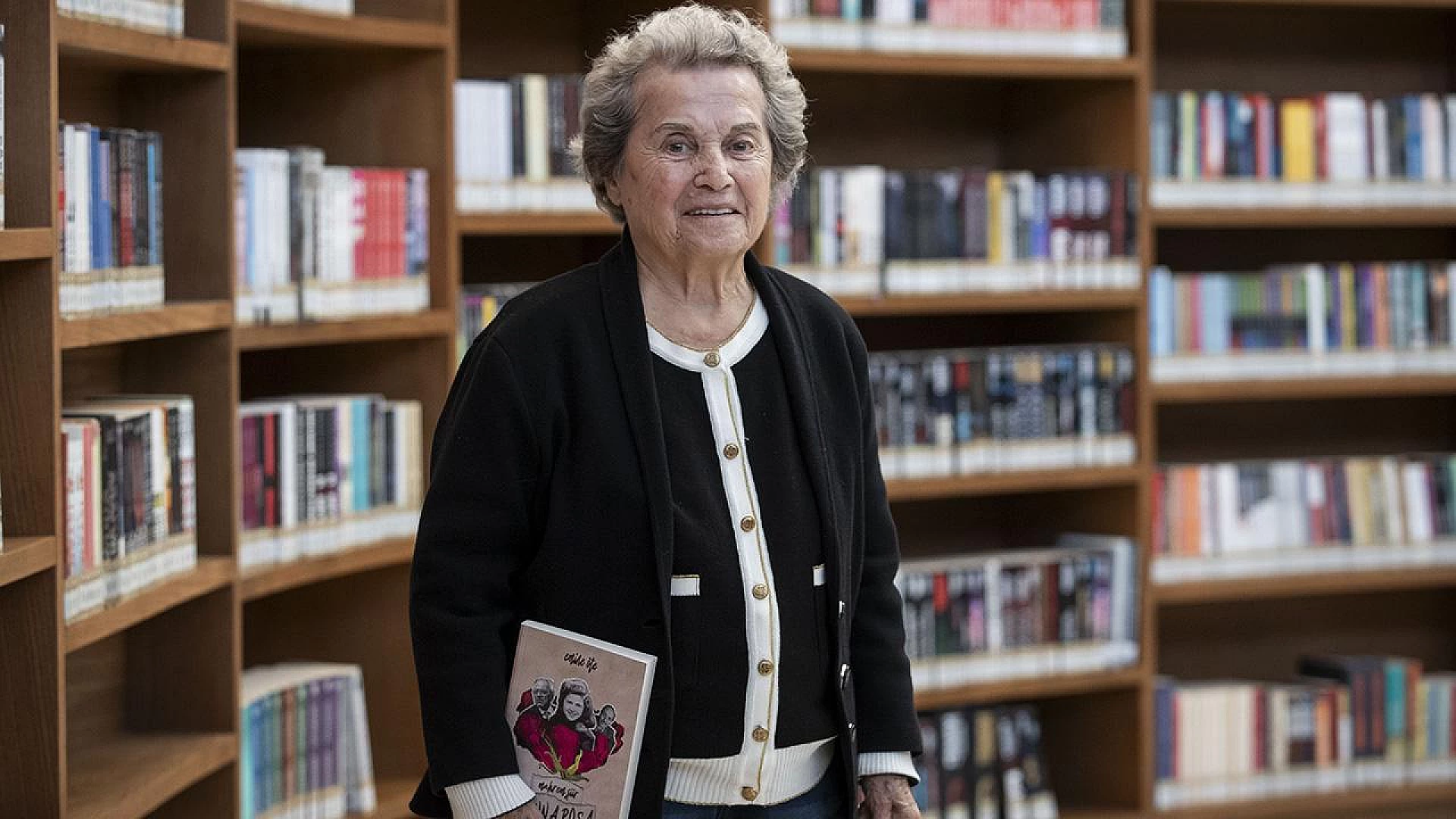 Türk edebiyatının "Mona Roza "sı sessizliğini bozdu