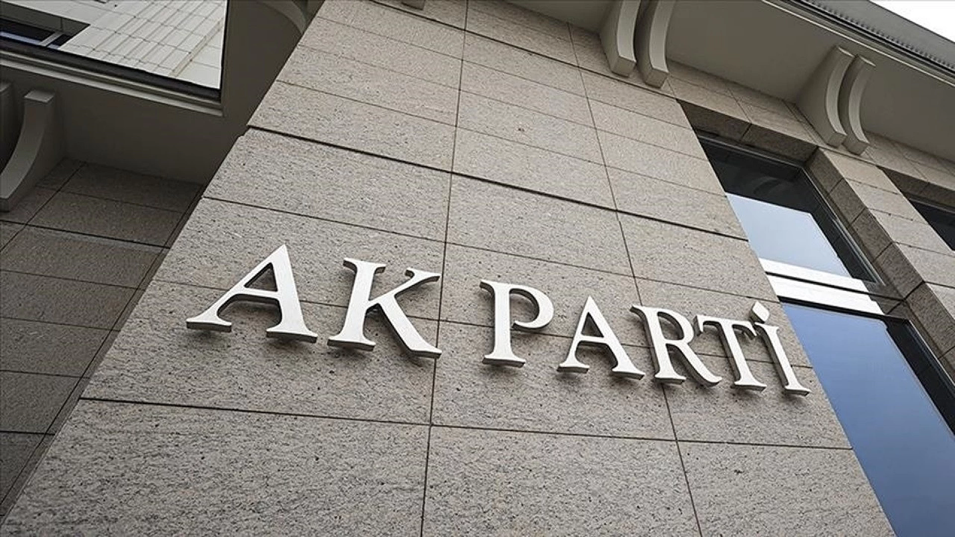 AK Parti aday tanıtım toplantısını erteledi