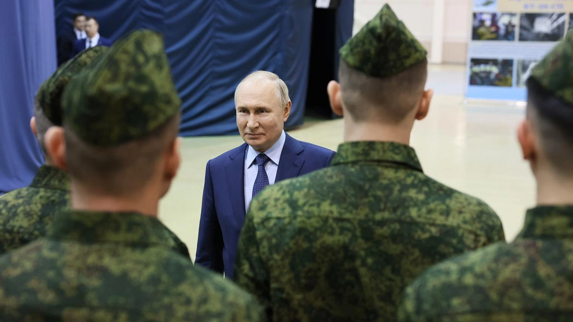 Putin'den zorunlu askerlik imzası